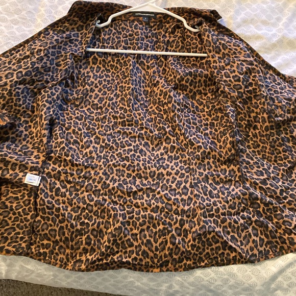 Express brand. Leopard print wrap top -Med - Picture 10 of 11